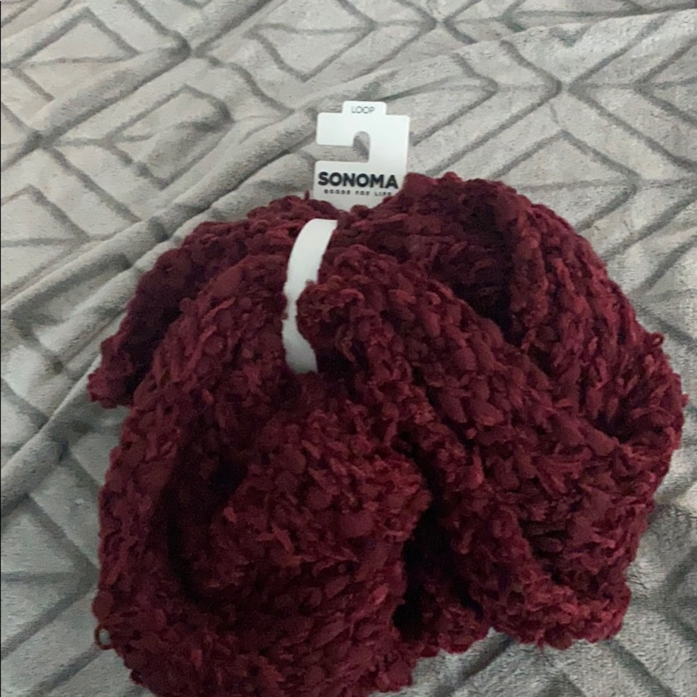 Cute chunky maroon scarf